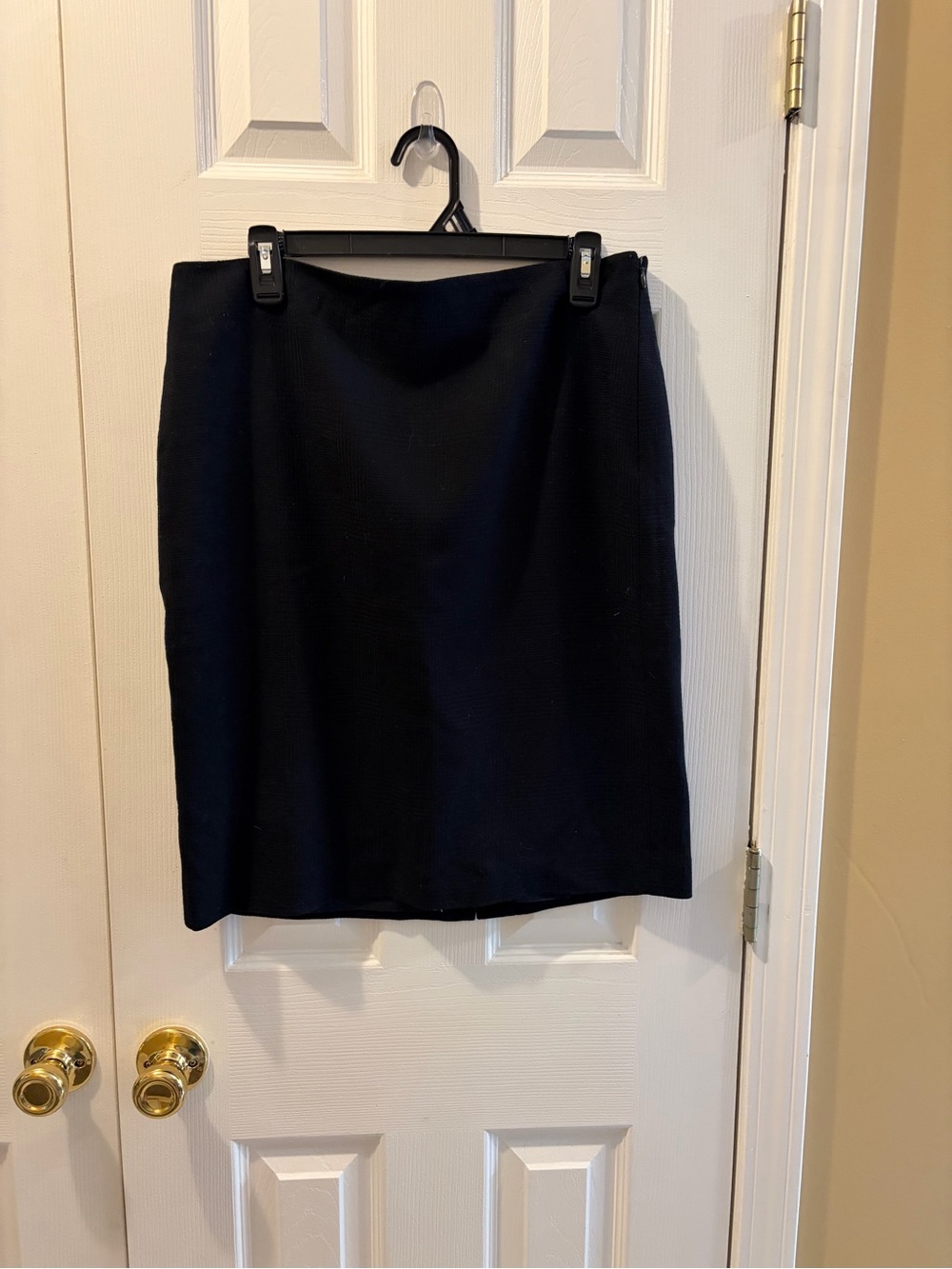 Ann Taylor Black Pencil Skirt - Sleek Office Style